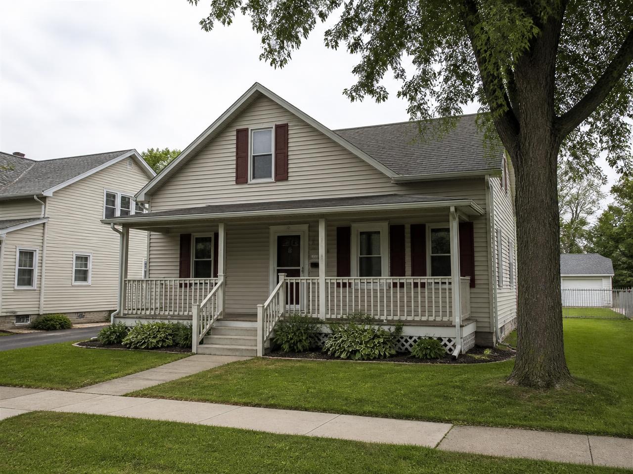 Ordinary single-family home on a residential street in Kankakee County, Illinois